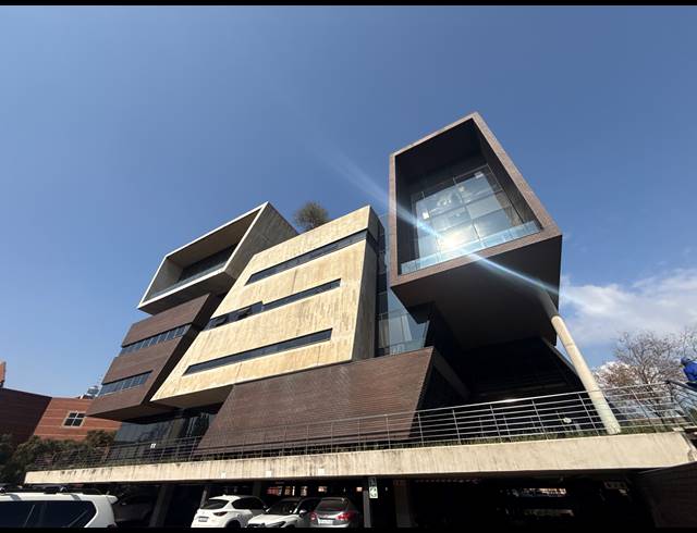 945M² OFFICE TO LET IN PARKTOWN